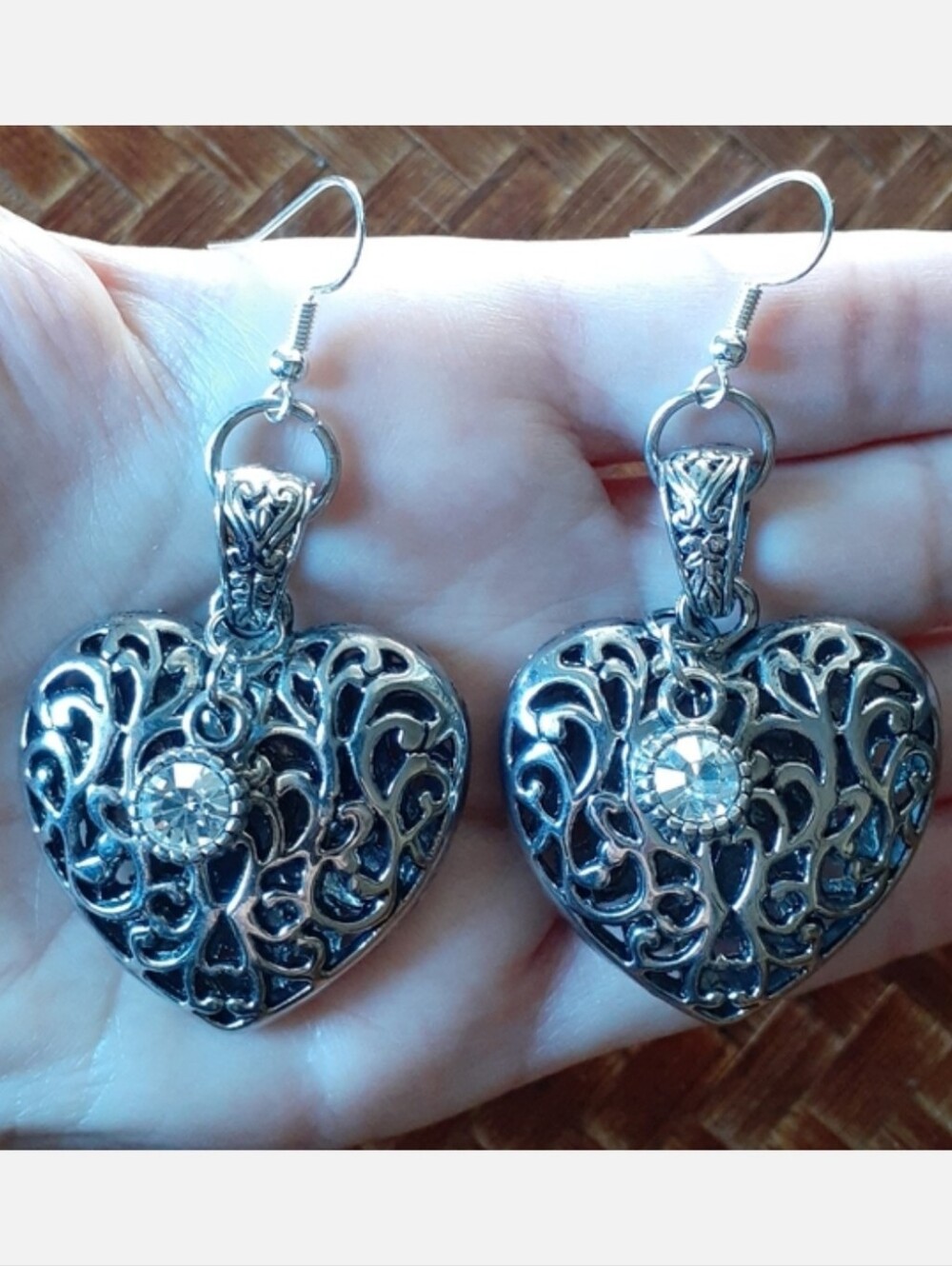 🍁3/$25 SALE! 👉*NWT* CHANTILLY HEART EARRINGS with BLING CHARM